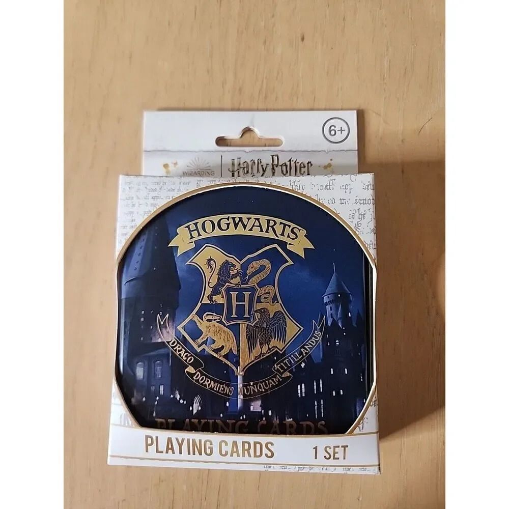 HARRY POTTER Hogwarts House Crest PLAYING CARDS Set w/ Keepsake Tin
